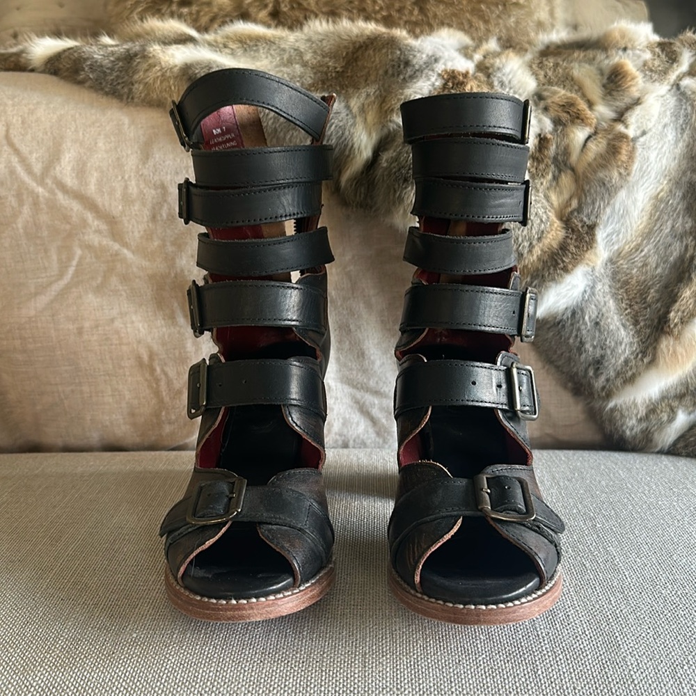 Sandal boots in leather